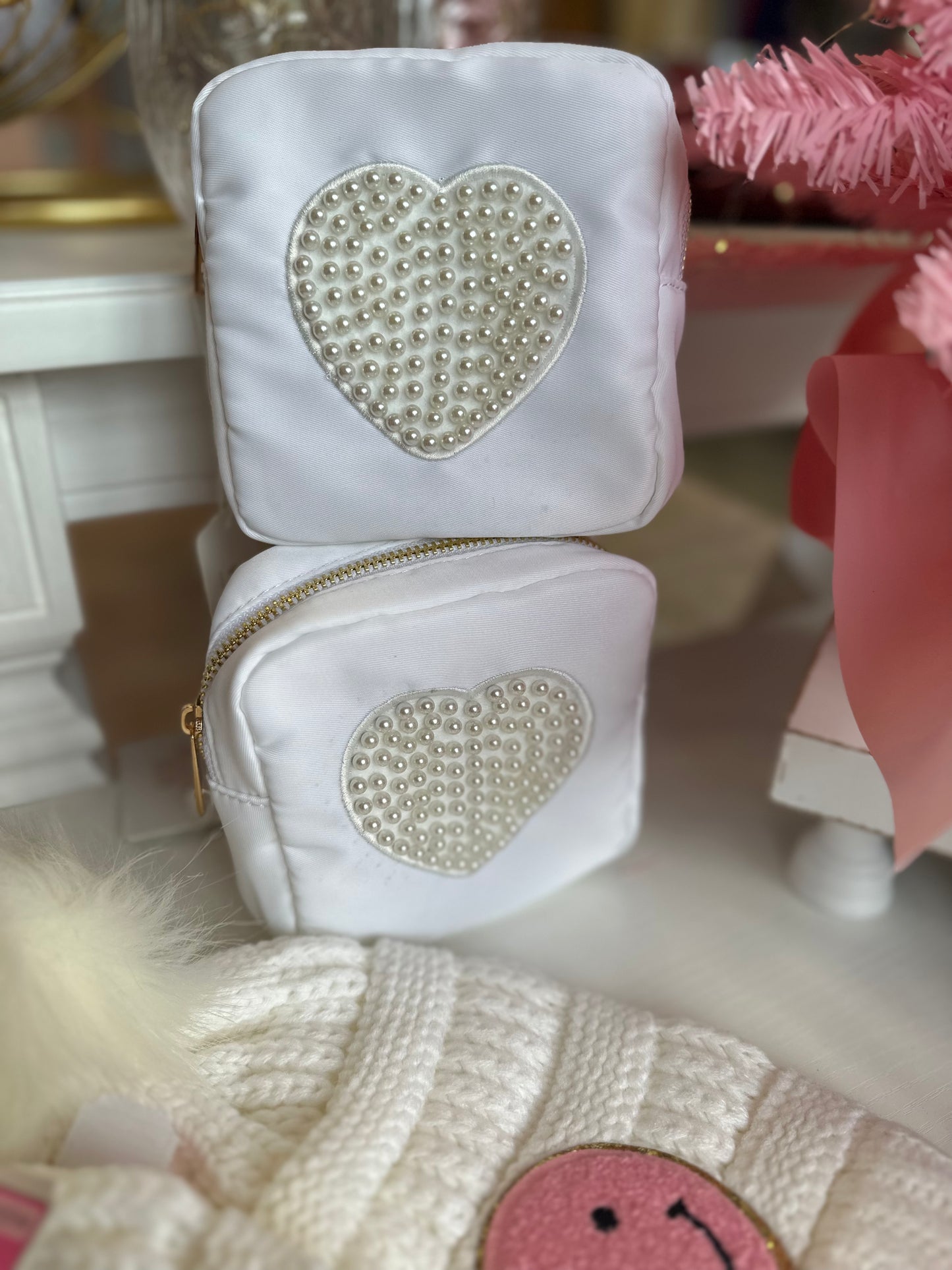mini travel pouch, Compact size, perfect for holding essentials like lip gloss, medicine bottles, jewelry, and more. Stylish patches sewn on for a playful and trendy touch.