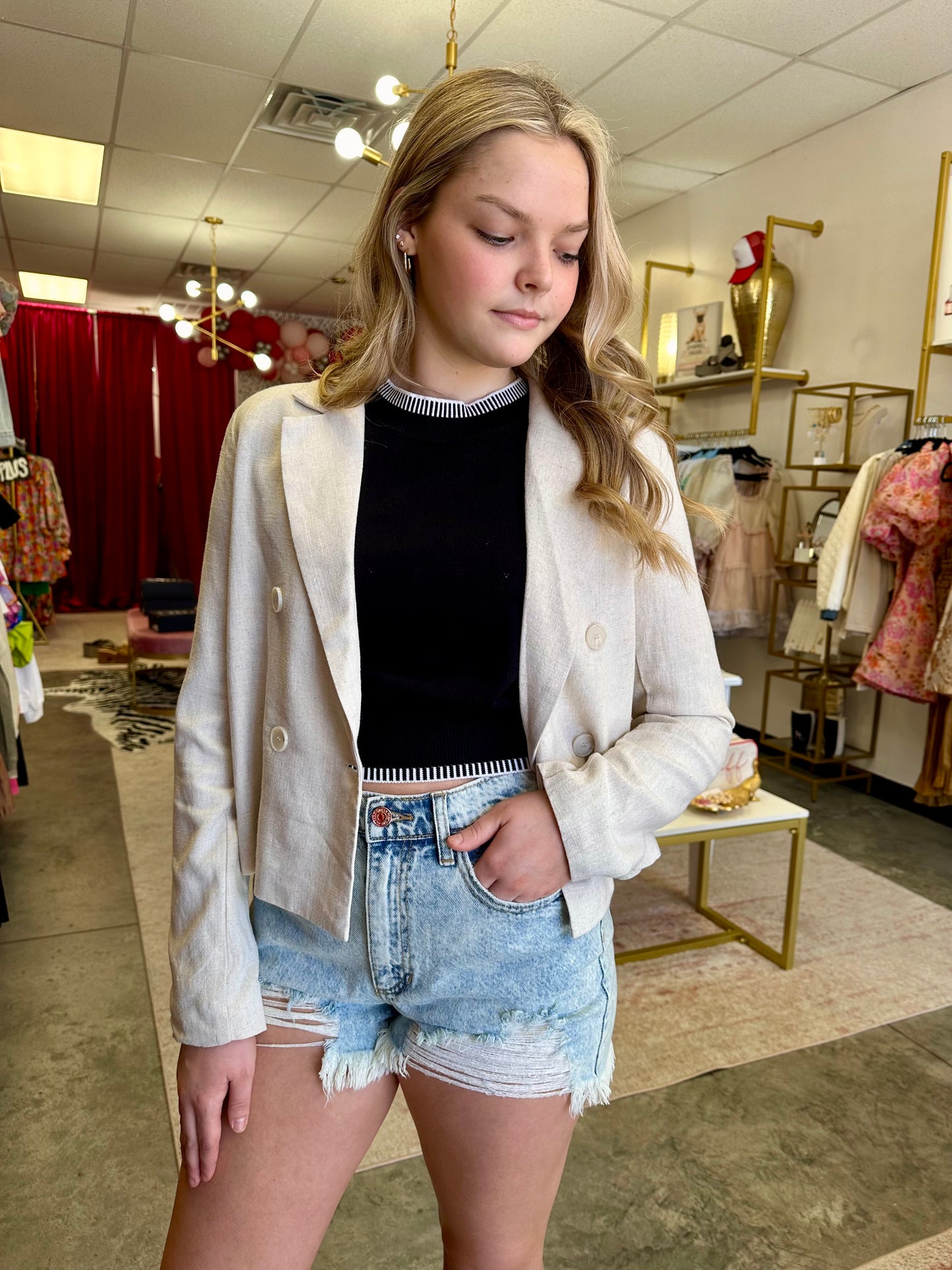 Dress up your day with our Day Date Jacket. Made from lightweight linen, this cropped jacket features a button front and padded shoulders for effortless style. Perfect for any occasion, this jacket is the perfect addition to your wardrobe.