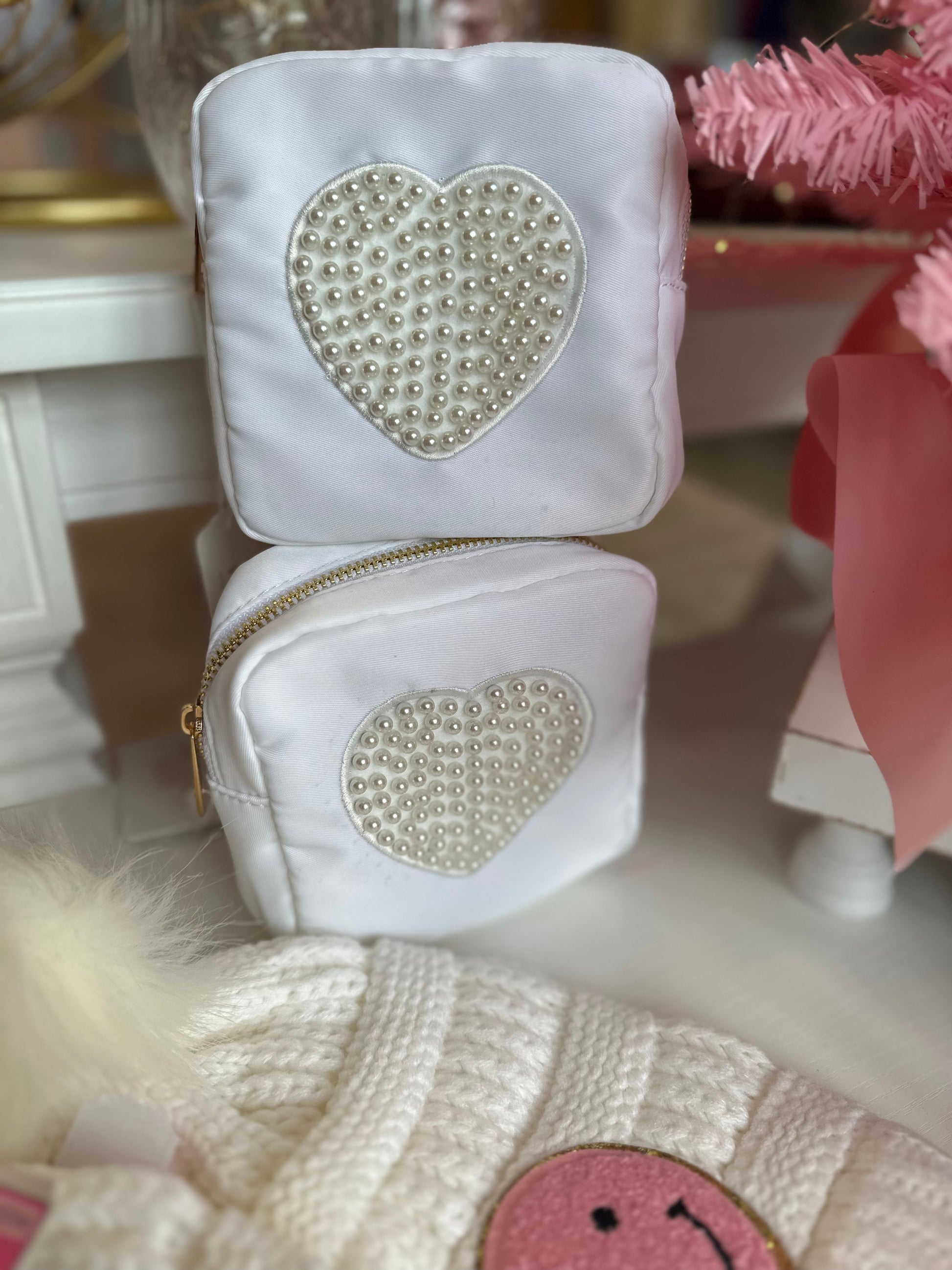 mini travel pouch, Compact size, perfect for holding essentials like lip gloss, medicine bottles, jewelry, and more. Stylish patches sewn on for a playful and trendy touch.
