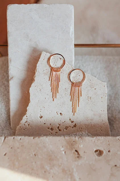 Add glamour and sophistication to your everyday look with these Jordan James Harbor Earrings.  Showcasing 18kt gold-plated design with hypoallergenic and water-resistant materials, these earrings will look stunning for years to come! Measure 2" long. 