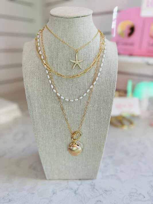 This exquisite starfish necklace is enrobed in 24kt gold plating, never tarnishing and equipped with a water-resistant guard. Artfully constructed out of lightweight nickel and lead-free materials, it comes finished with a 16" chain and 2" extender.